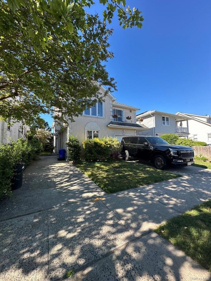 646 E Beech St #MAIN - Photo 2 of 16