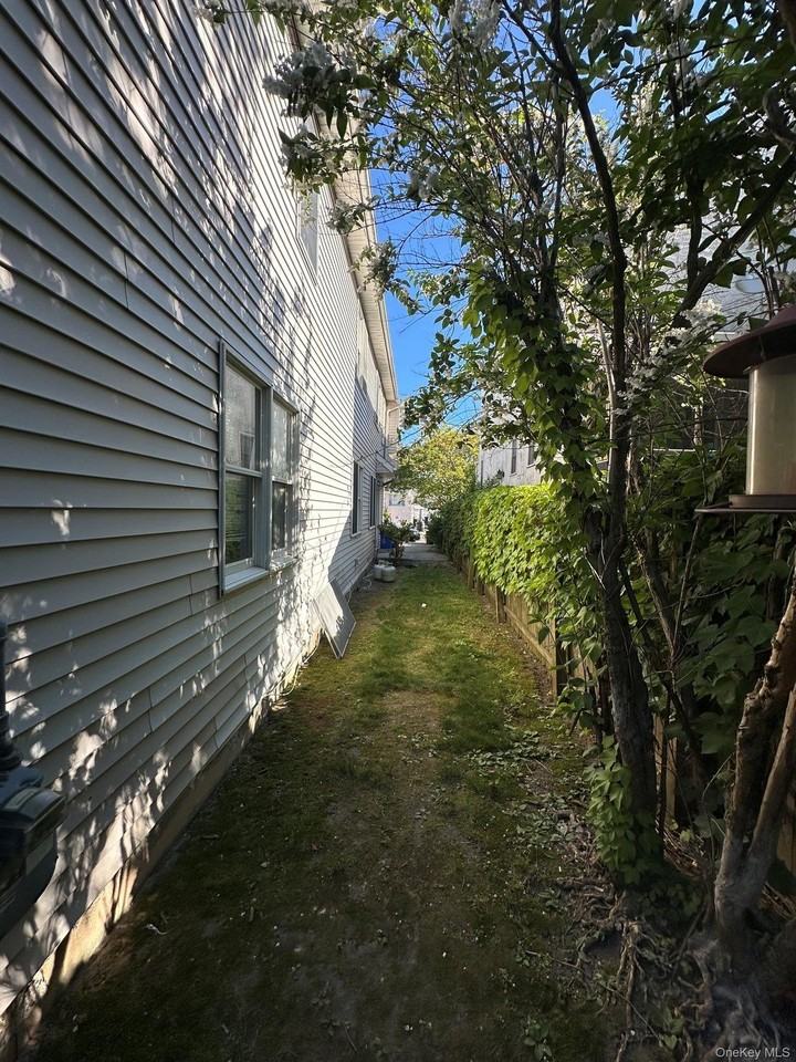646 E Beech St #MAIN - Photo 4 of 16