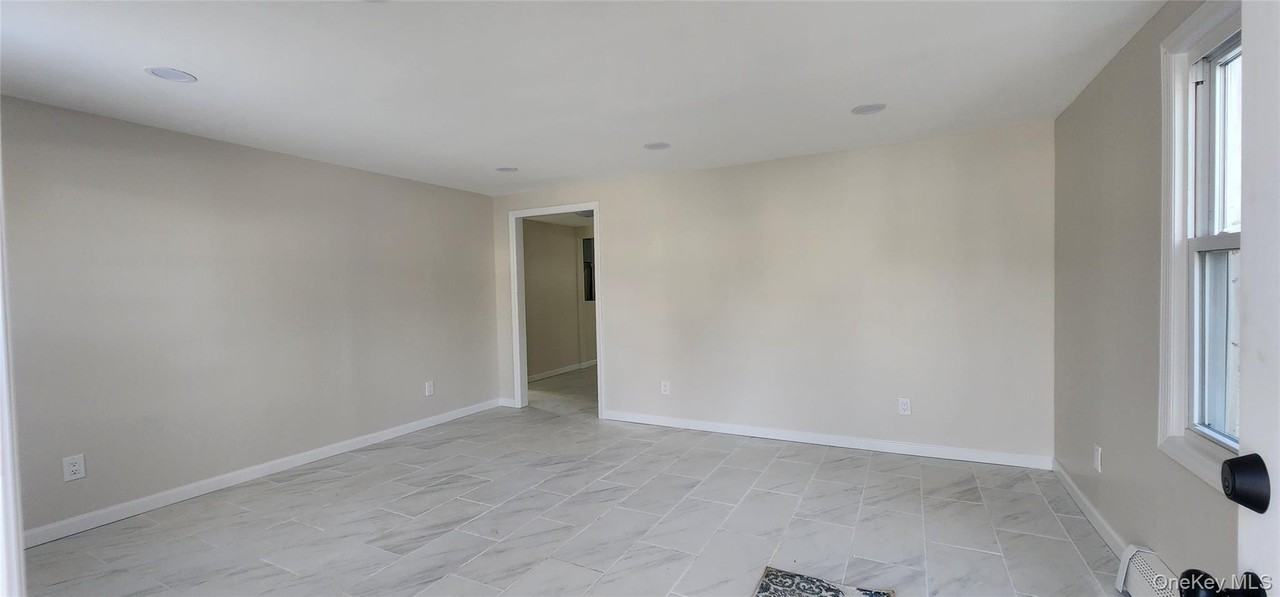 192 Cypress Dr - Photo 5 of 17