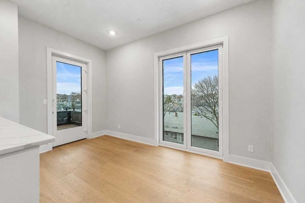 379 Somerville Ave #3 - Photo 5 of 10