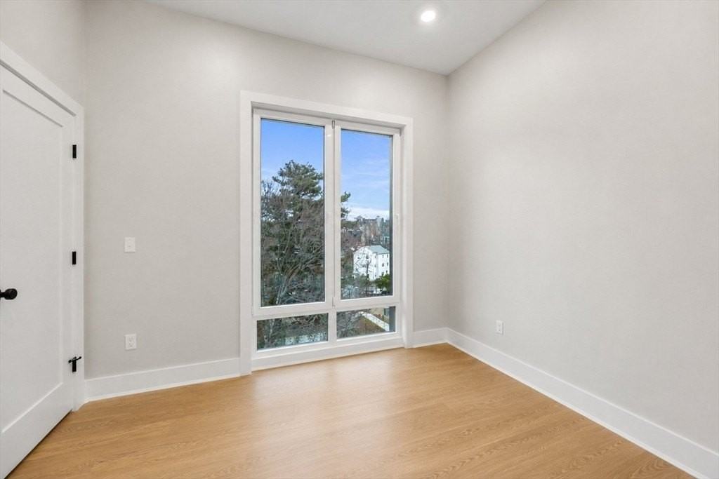 379 Somerville Ave #3 - Photo 7 of 10