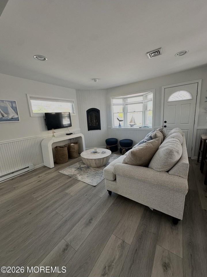 125 Throssell Rd - Photo 7 of 12