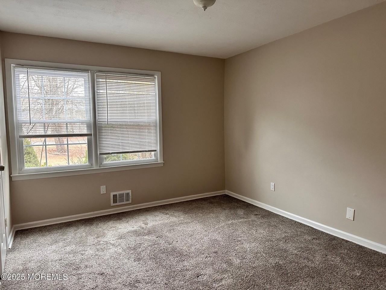 702 Cassville Rd - Photo 4 of 22