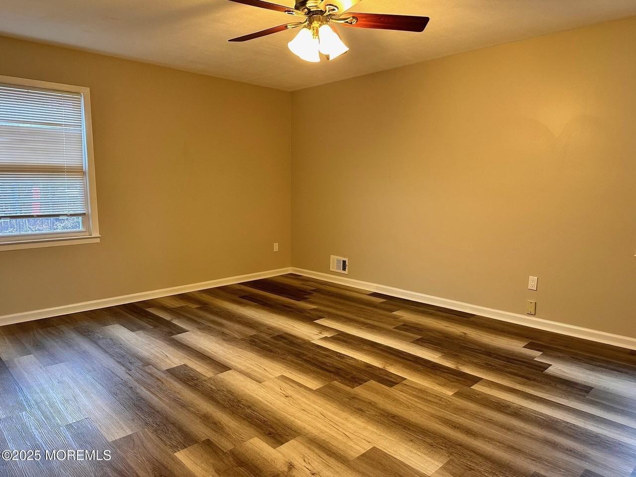 702 Cassville Rd - Photo 5 of 22