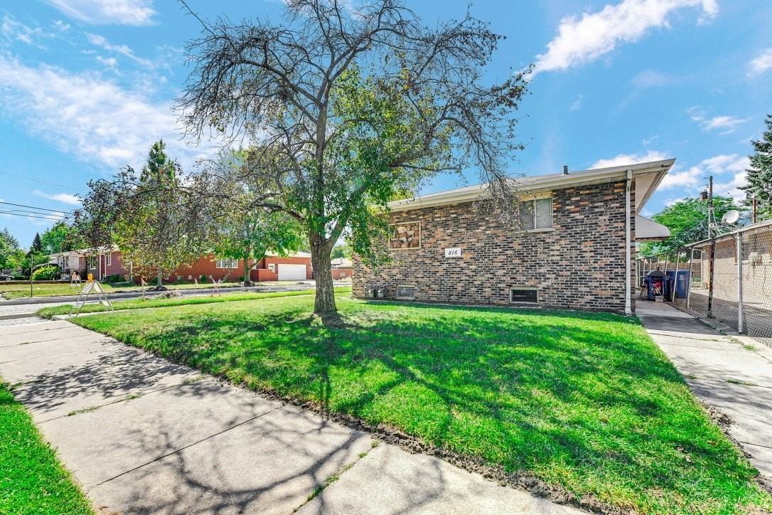 816 Mackinaw Ave #WEST - Photo 2 of 12