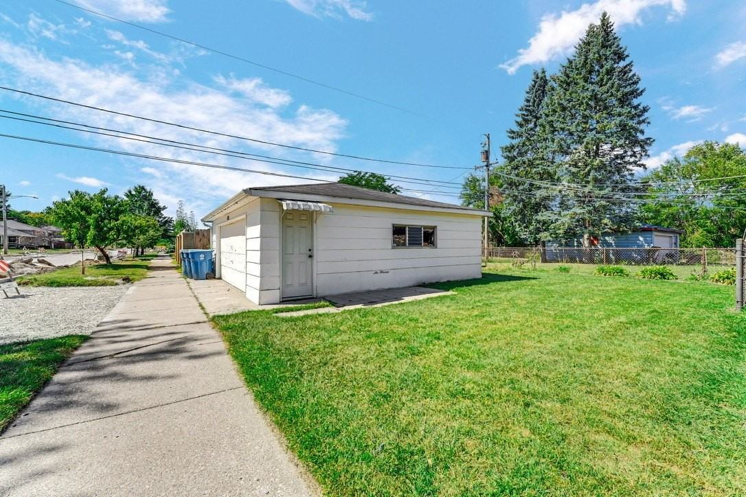 816 Mackinaw Ave #WEST - Photo 3 of 12