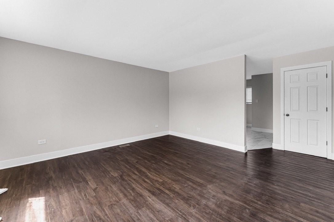 816 Mackinaw Ave #WEST - Photo 5 of 12