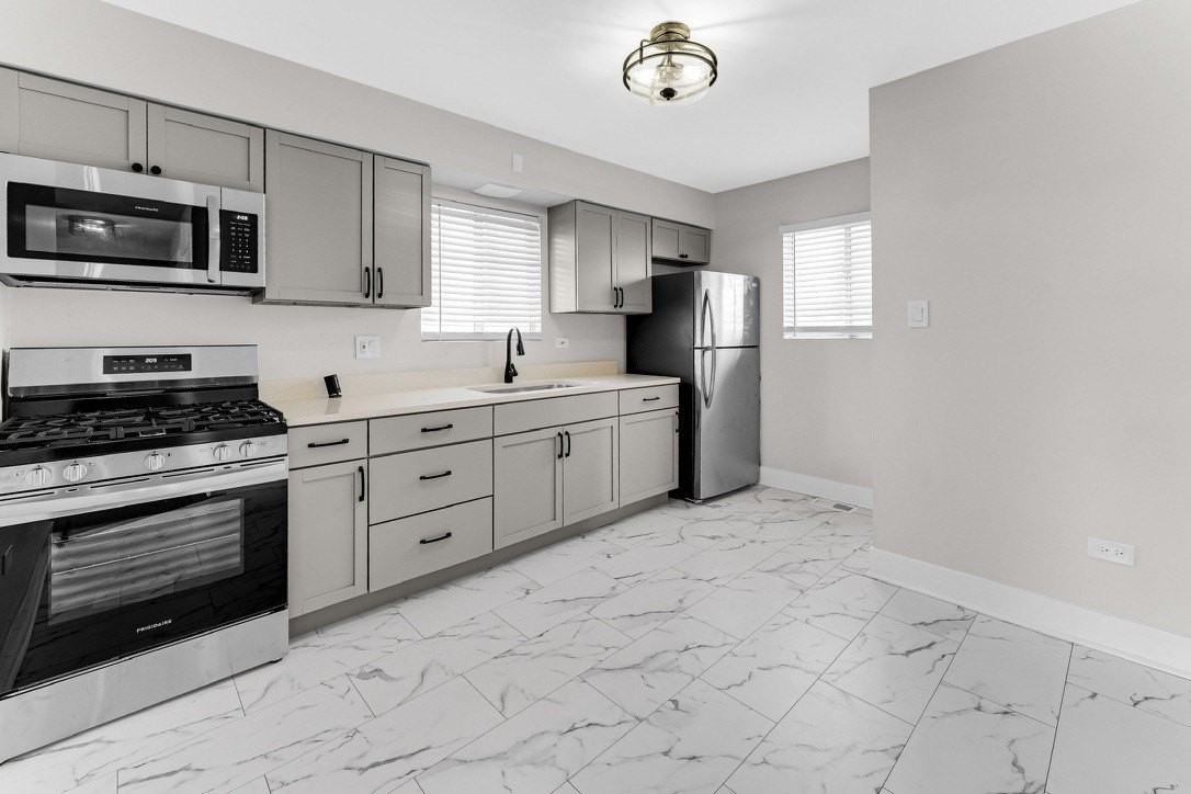 816 Mackinaw Ave #WEST - Photo 6 of 12