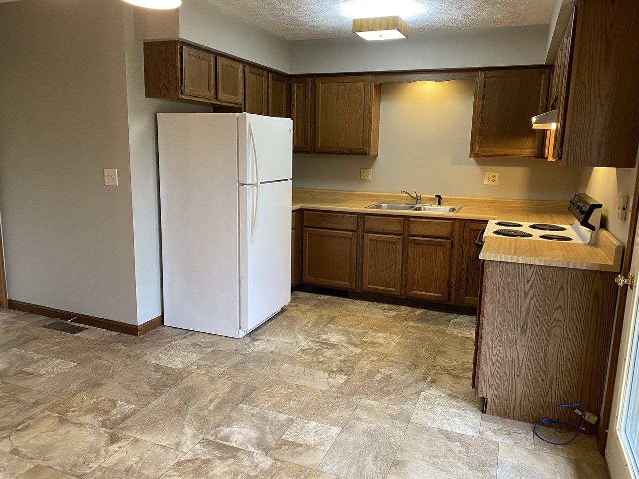 107 E 10th St #B - Photo 5 of 21