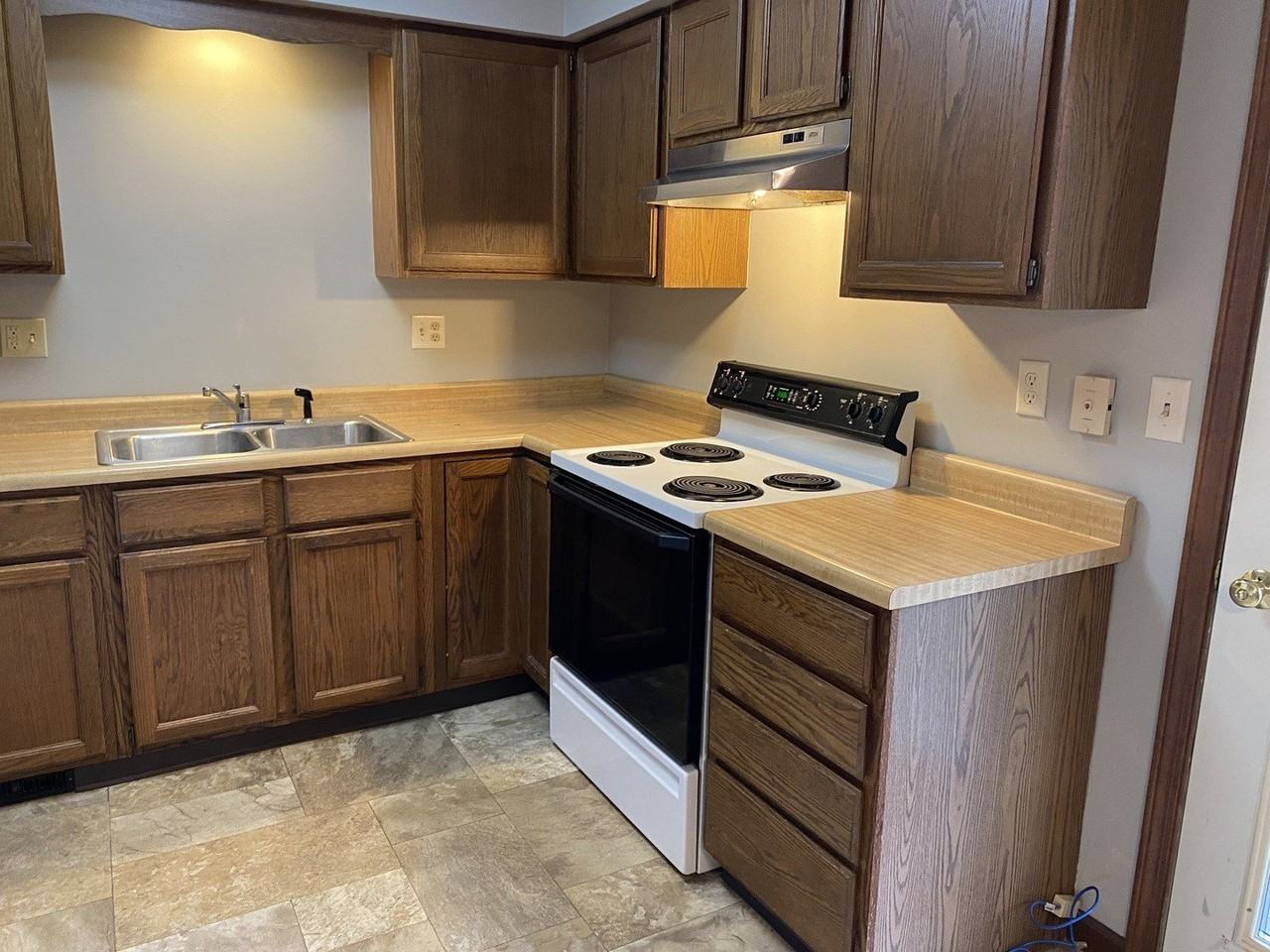 107 E 10th St #B - Photo 7 of 21