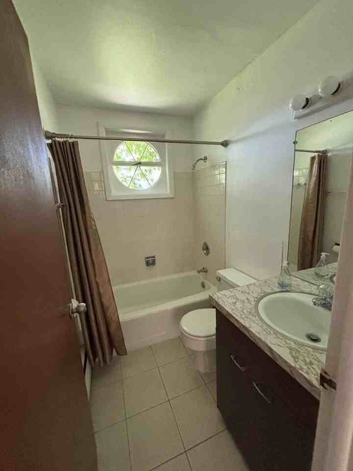 435 Burlington Ave #4 - Photo 5 of 5