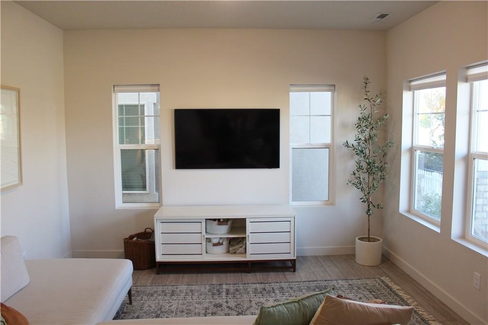 3643 W Drexler Dr - Photo 4 of 14