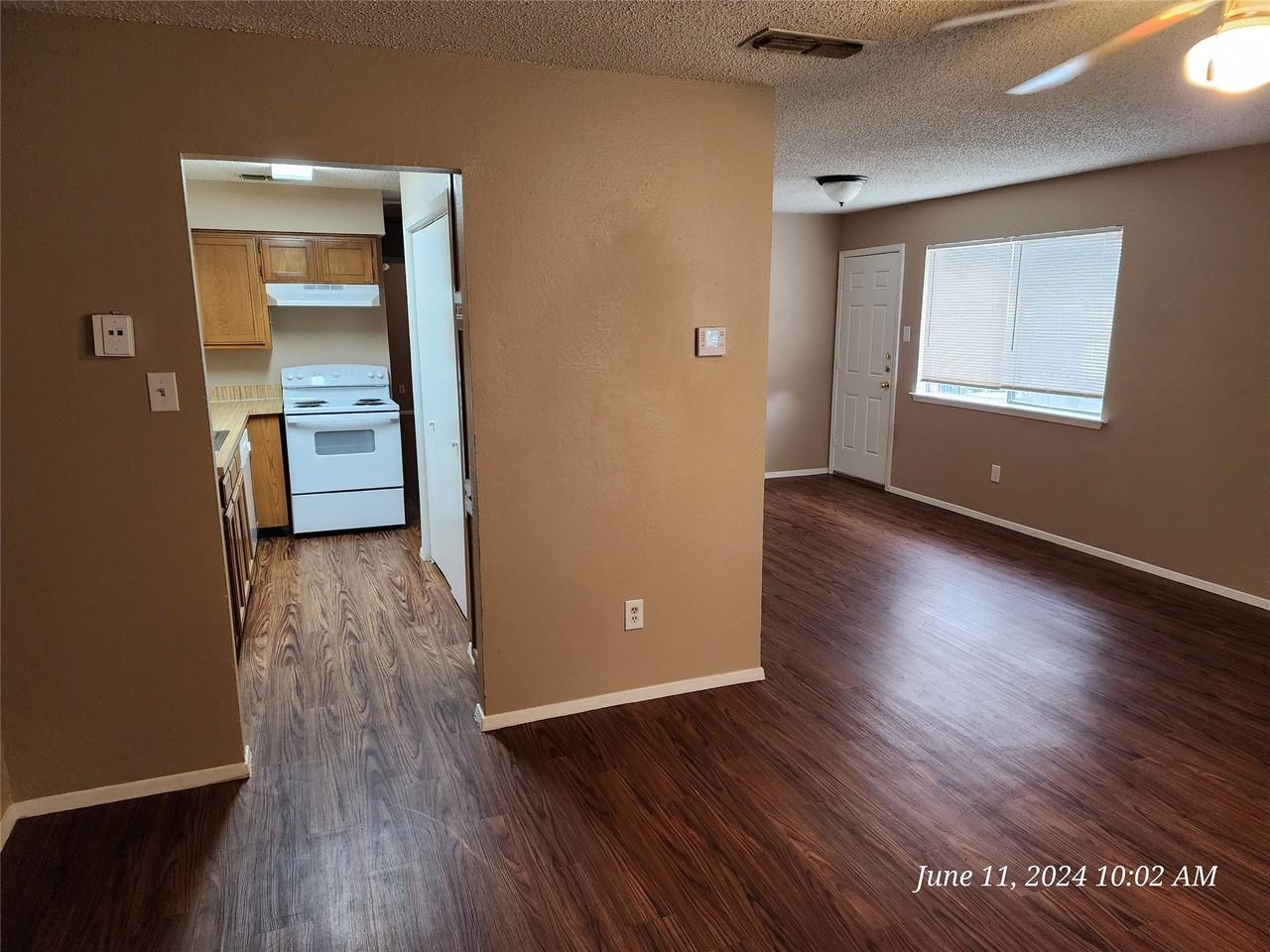 429 Sw Thomas St #D - Photo 4 of 10