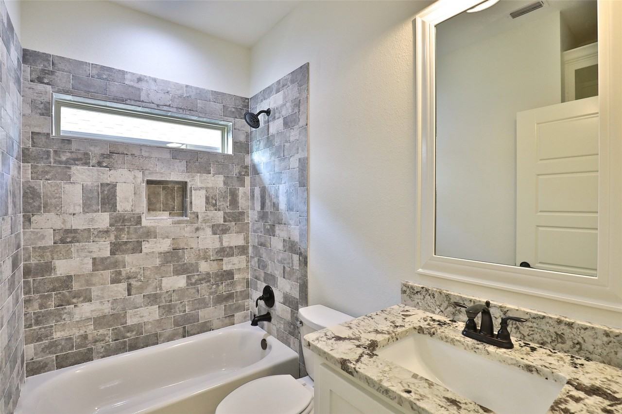 5702 Legacy Dr - Photo 6 of 35