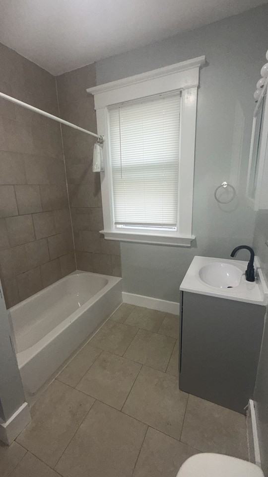 379 Norton St #2 - Photo 4 of 9