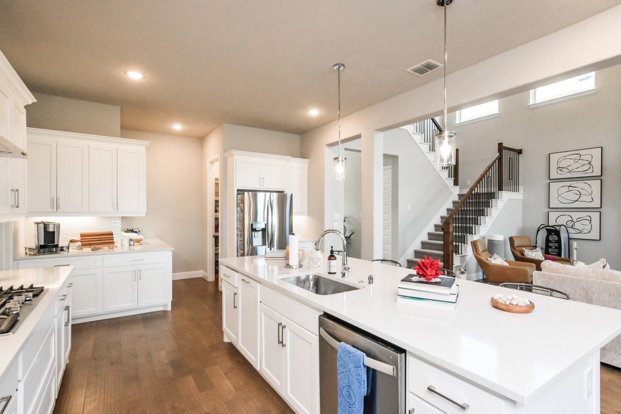 2516 Maidenhair Rd - Photo 4 of 30