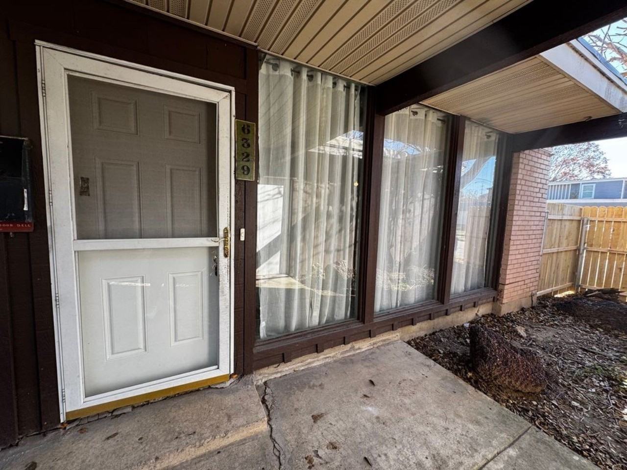 6329 Walraven Cir - Photo 4 of 31