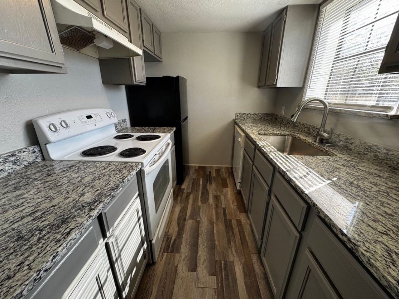 6329 Walraven Cir - Photo 7 of 31