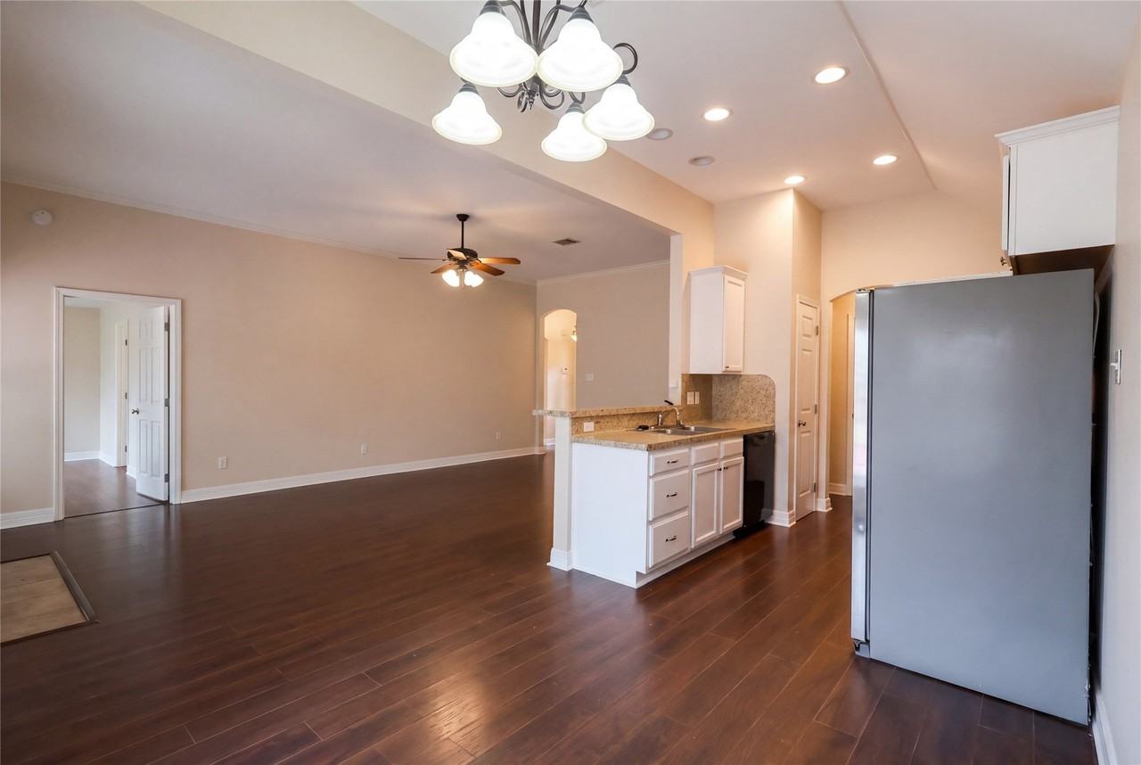 3214 Grand Lake Dr - Photo 5 of 18