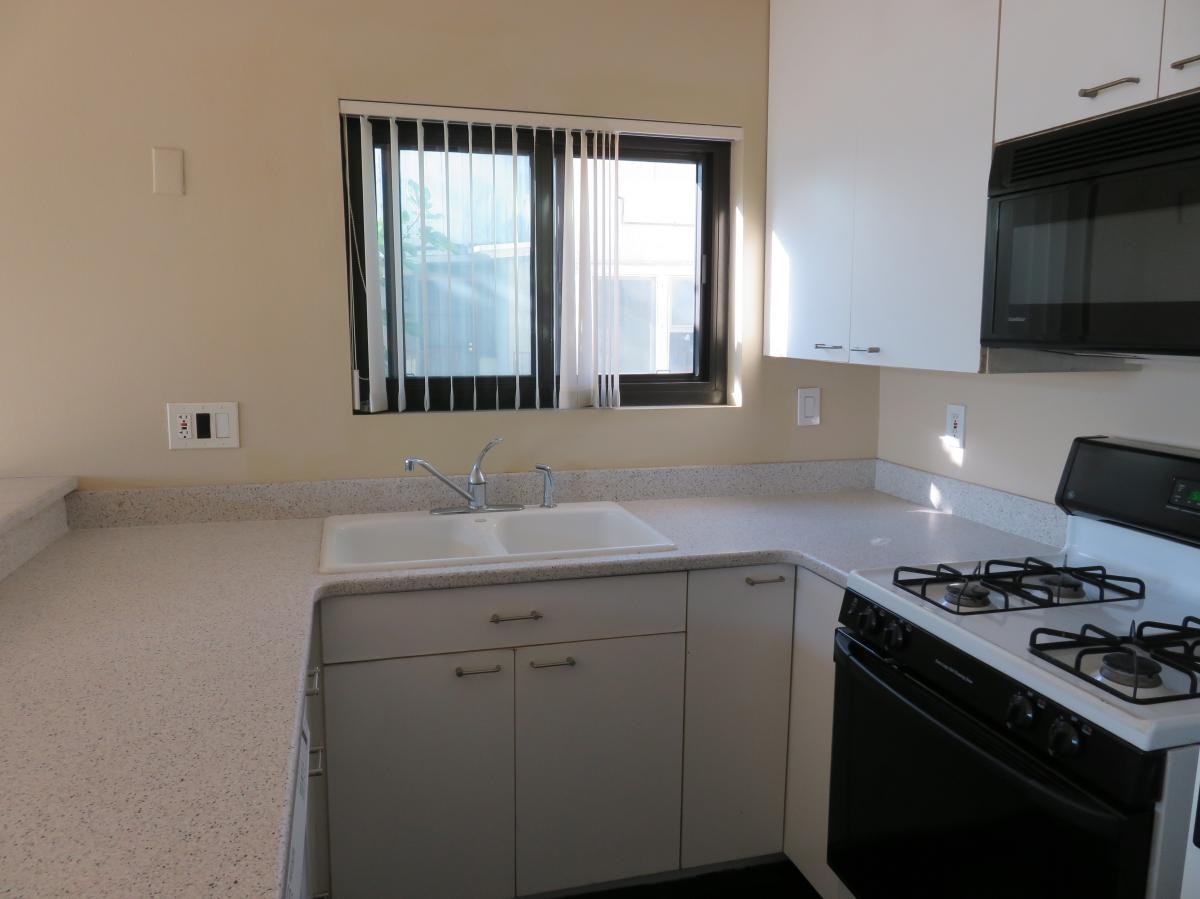 2442 Union St #1N - Photo 3 of 14