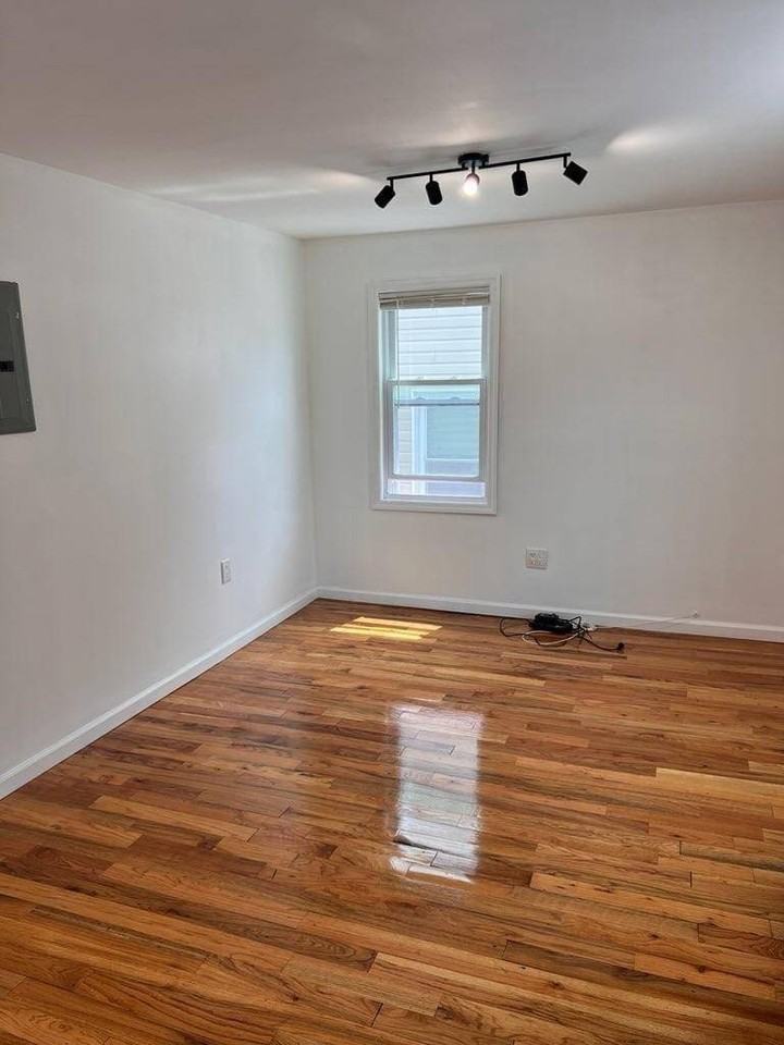 24020 Caney Rd - Photo 3 of 11