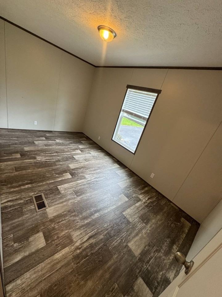 269 Manchester Ave - Photo 5 of 13