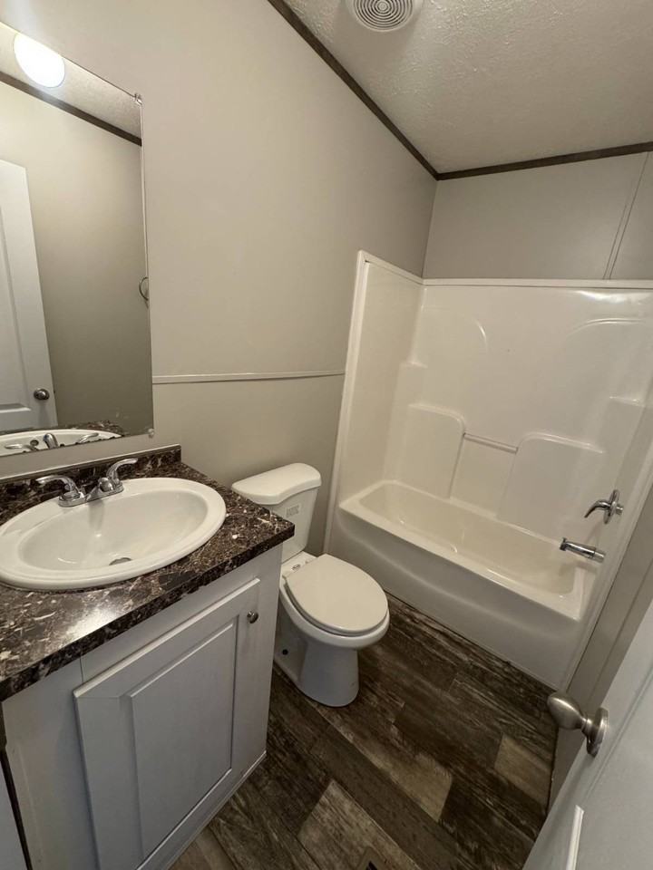 269 Manchester Ave - Photo 6 of 13