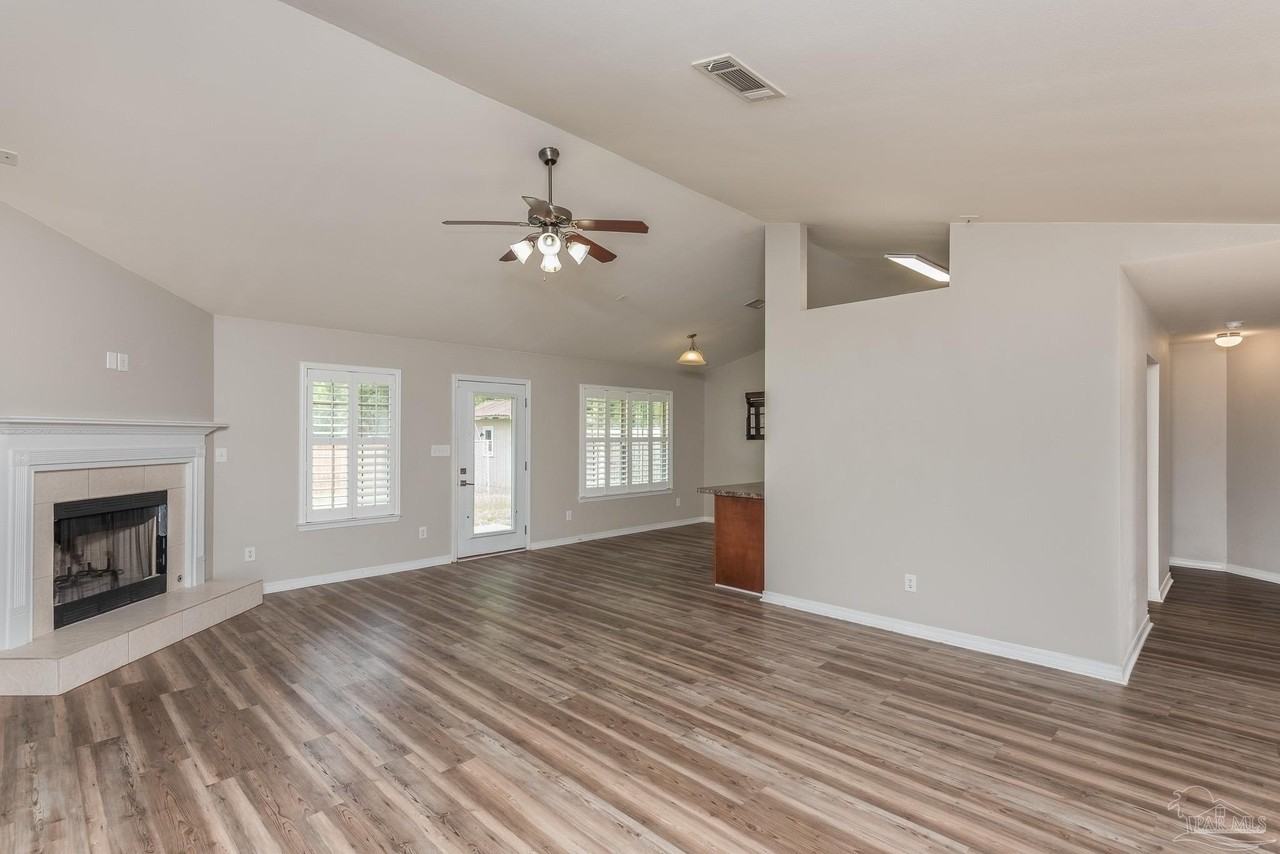 8770 Kennedy Dr - Photo 2 of 33