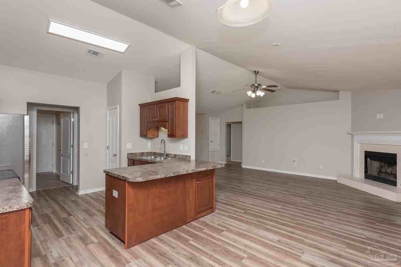 8770 Kennedy Dr - Photo 3 of 33