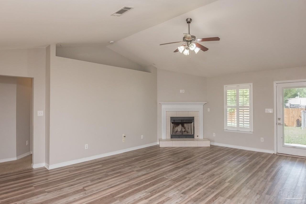 8770 Kennedy Dr - Photo 6 of 33