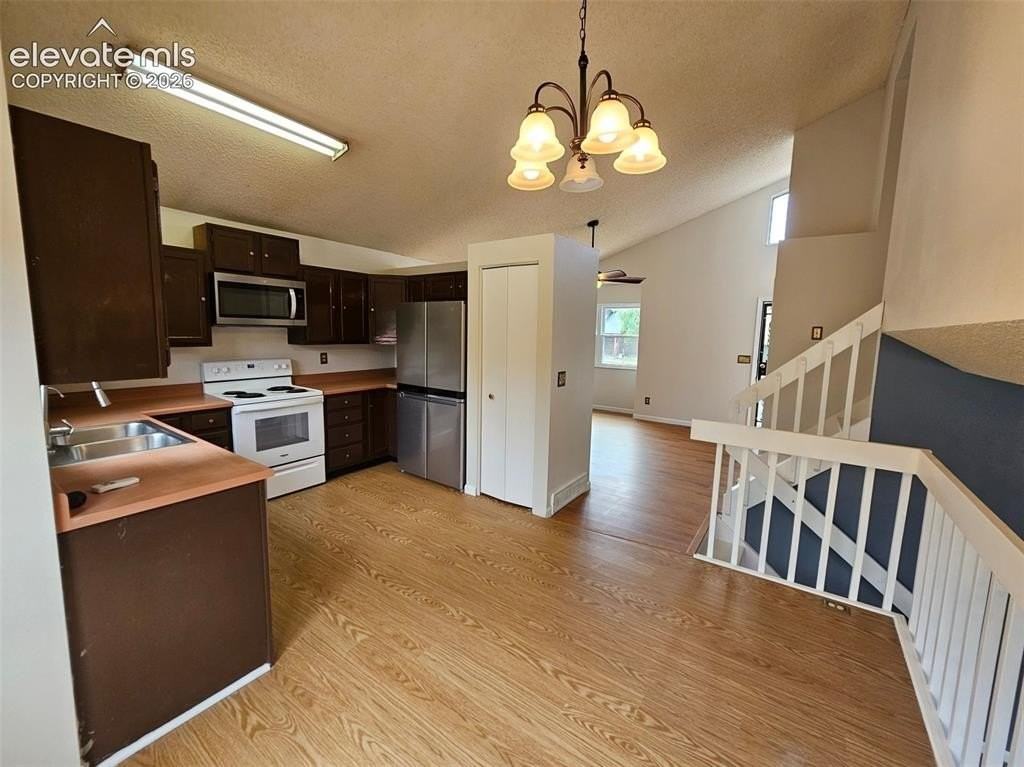 7490 Woody Creek Dr - Photo 5 of 21
