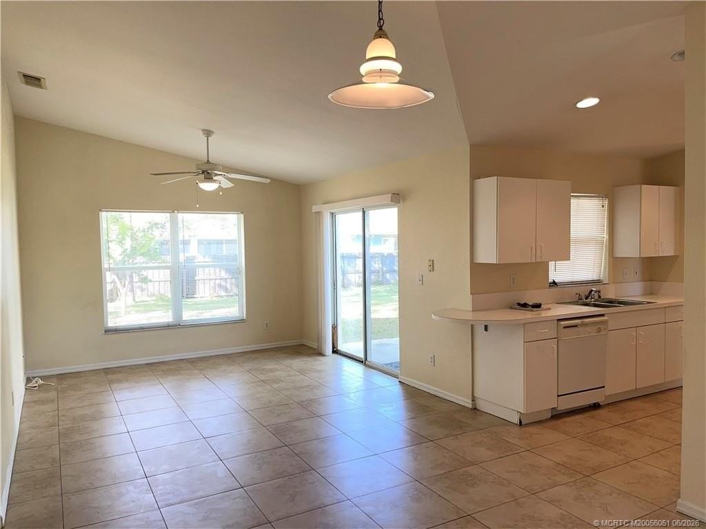 419 Sw Meadow Ter - Photo 4 of 15