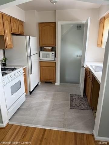 20728 Carlysle St - Photo 4 of 11