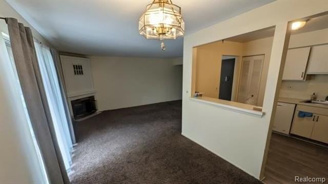 7605 Woodview St - Photo 4 of 14