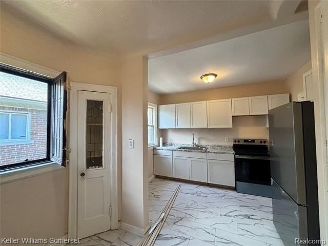 17606 Roselawn St - Photo 3 of 13
