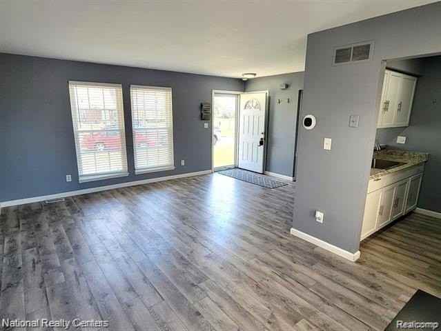 35270 Terrybrook Dr - Photo 3 of 12