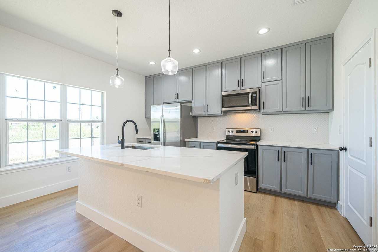 934 Sherman - Photo 4 of 19