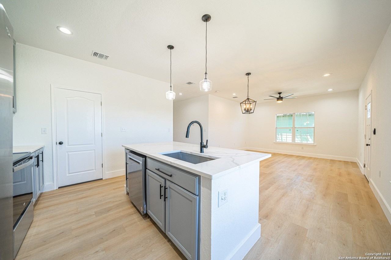 934 Sherman - Photo 7 of 19