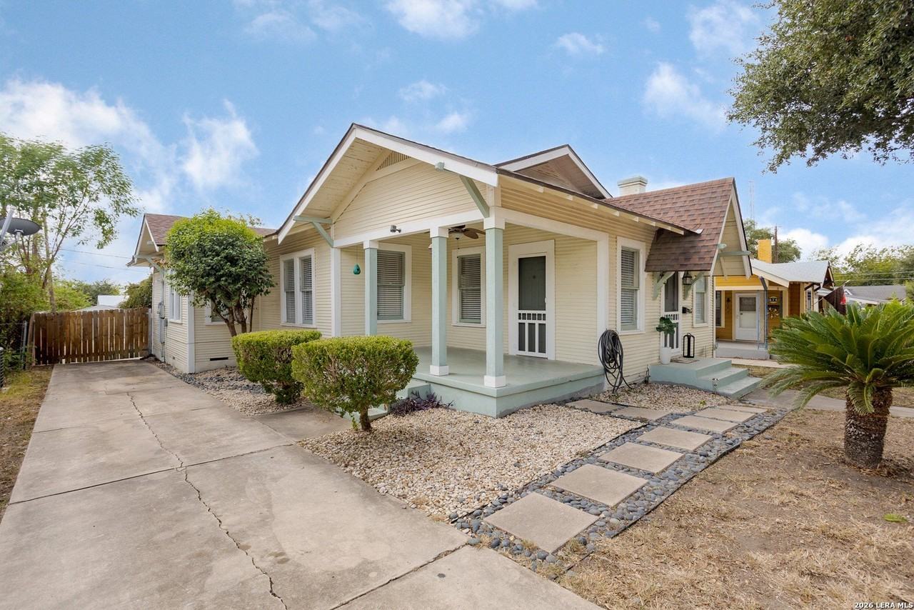 624 W Agarita Ave - Photo 2 of 34