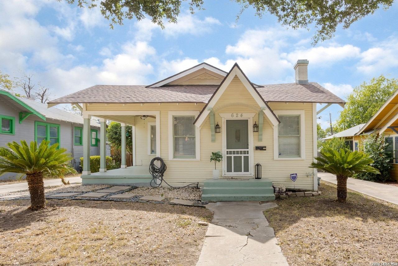 624 W Agarita Ave - Photo 4 of 34