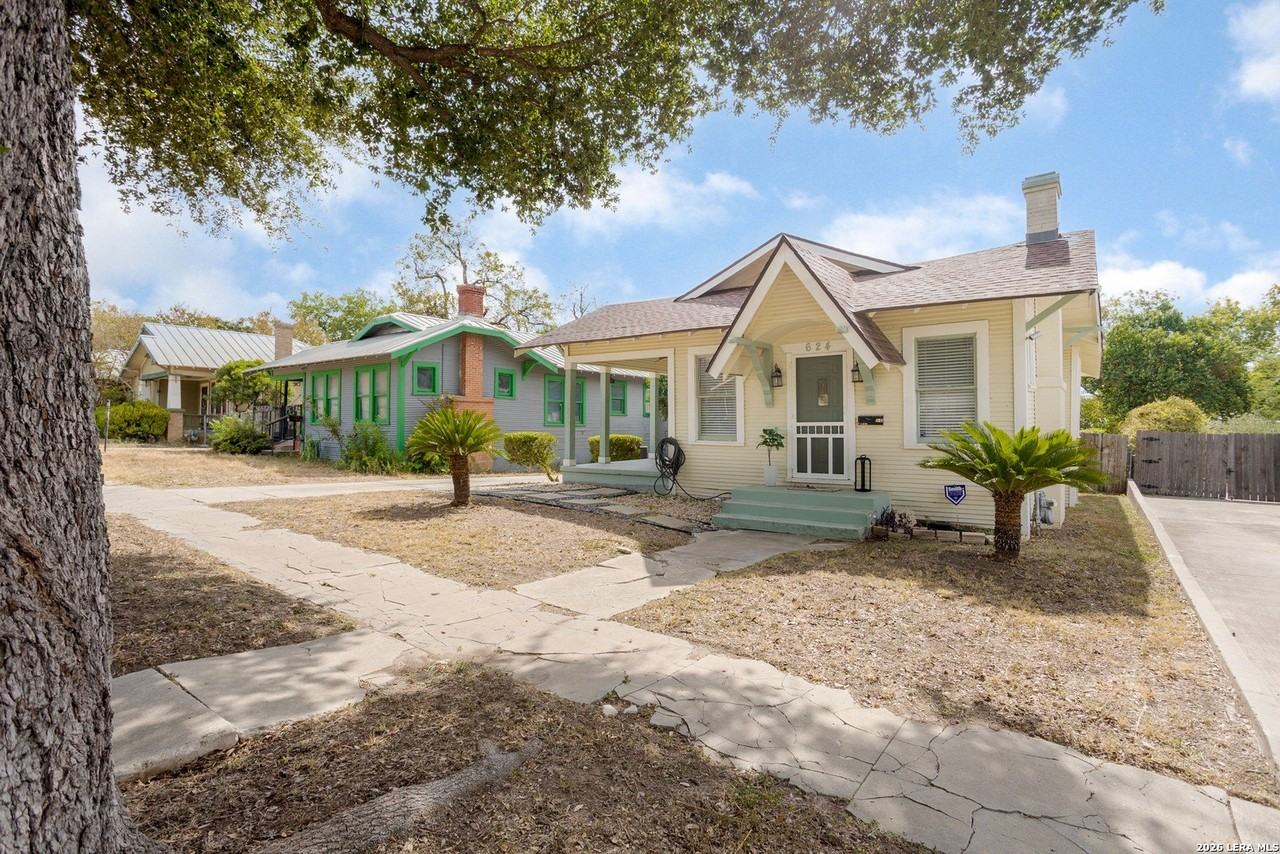 624 W Agarita Ave - Photo 5 of 34