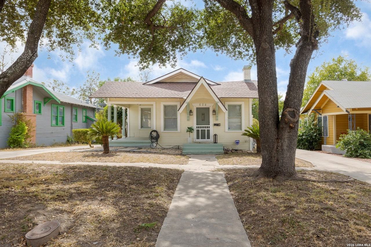 624 W Agarita Ave - Photo 6 of 34