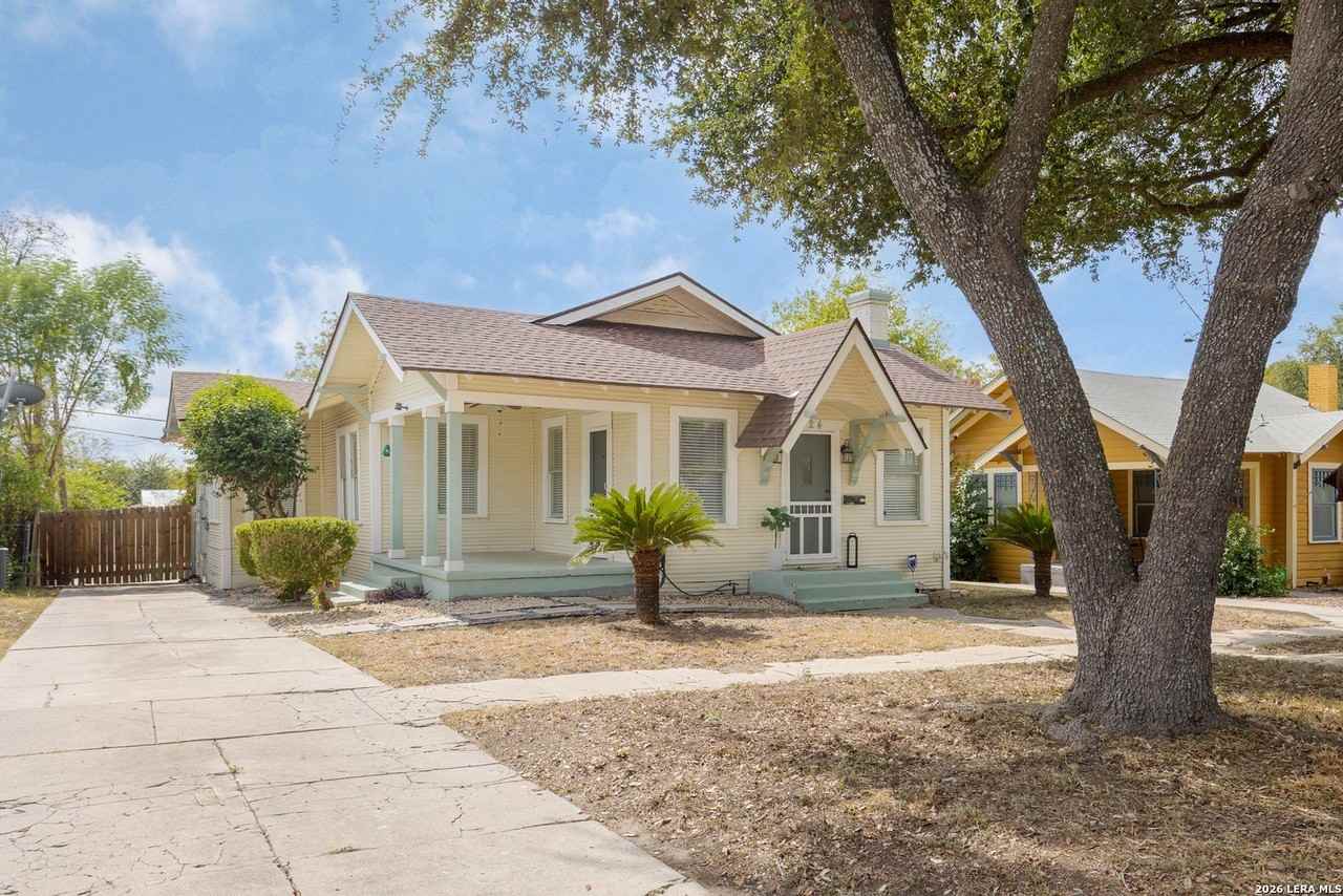 624 W Agarita Ave - Photo 7 of 34