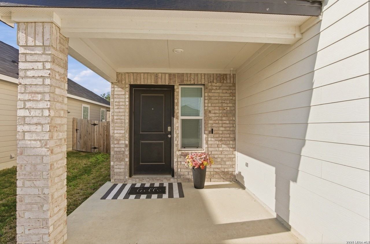 15411 Oceanus Dr - Photo 2 of 32