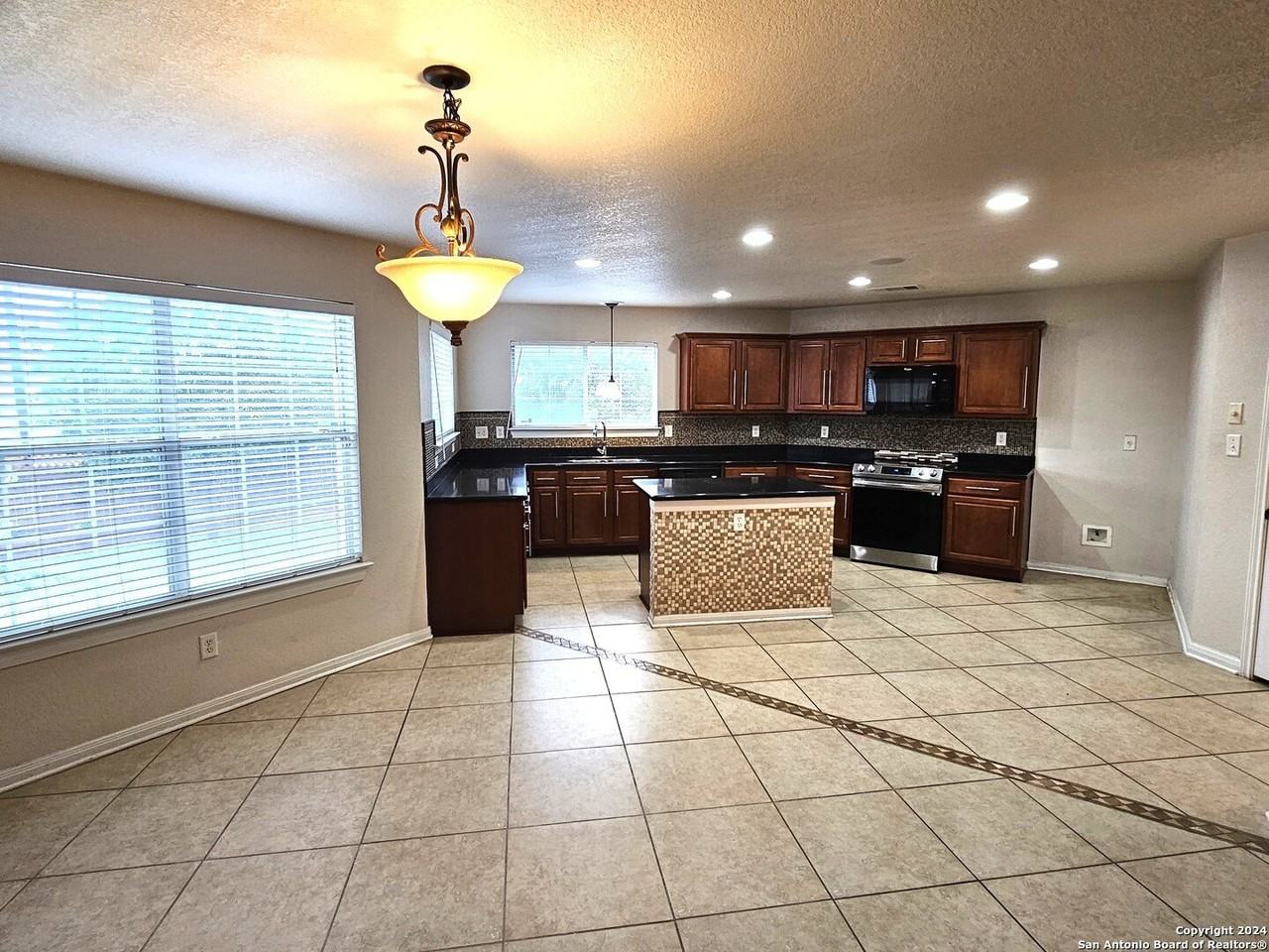 208 Springtree Cv - Photo 3 of 36