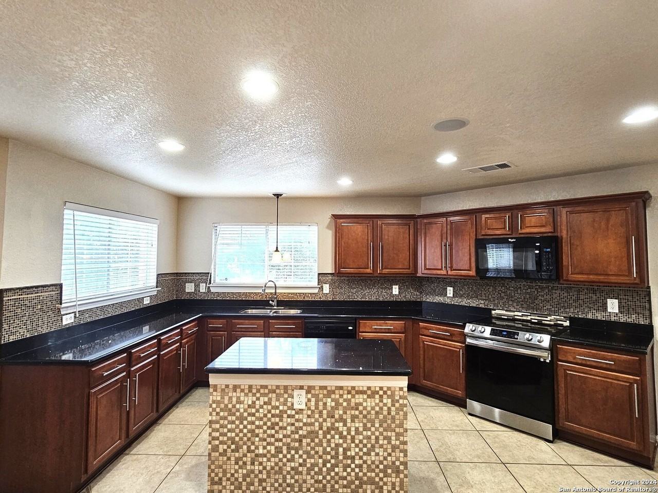 208 Springtree Cv - Photo 4 of 36