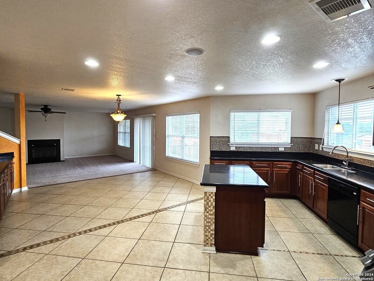 208 Springtree Cv - Photo 5 of 36