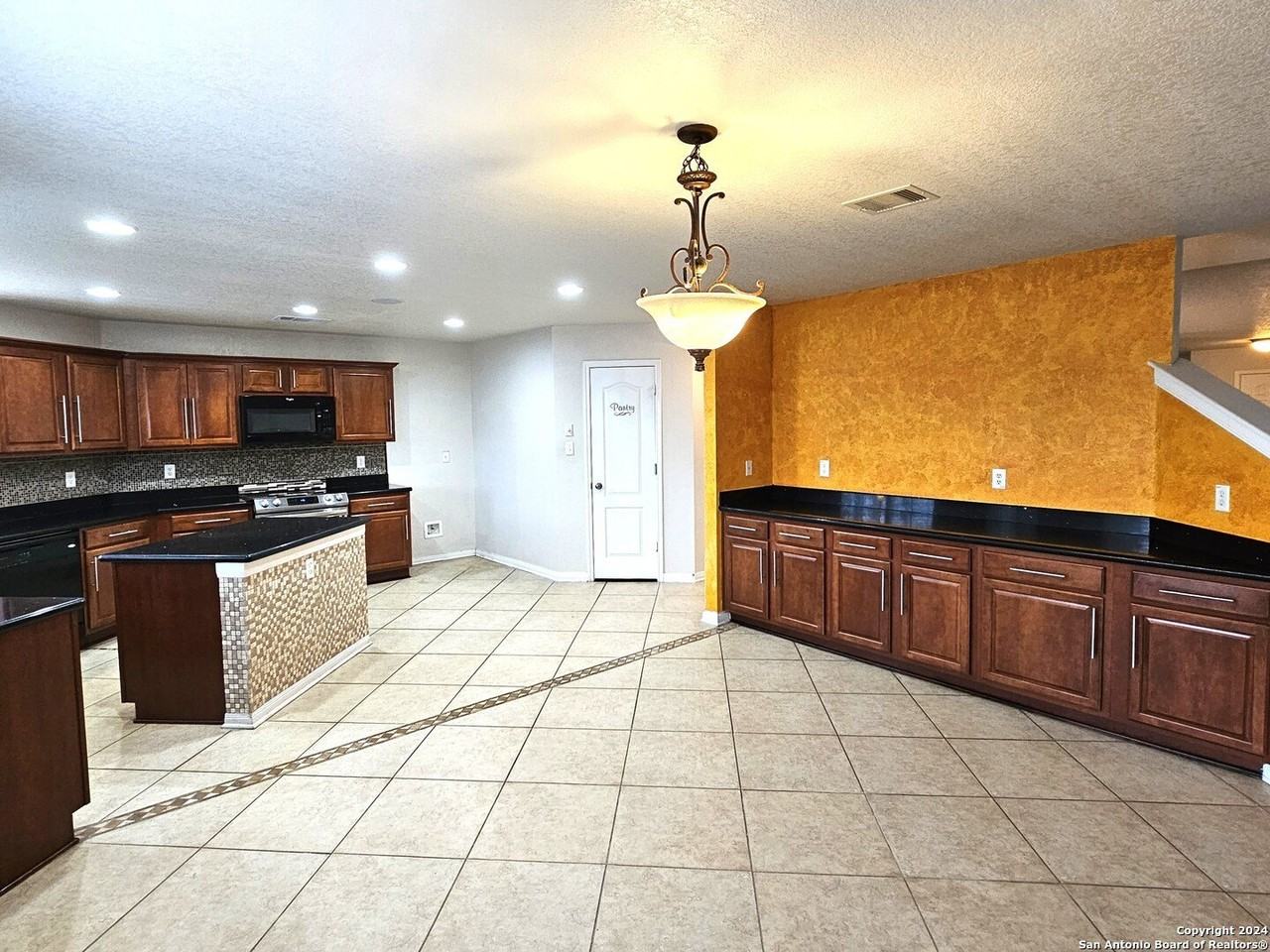 208 Springtree Cv - Photo 6 of 36