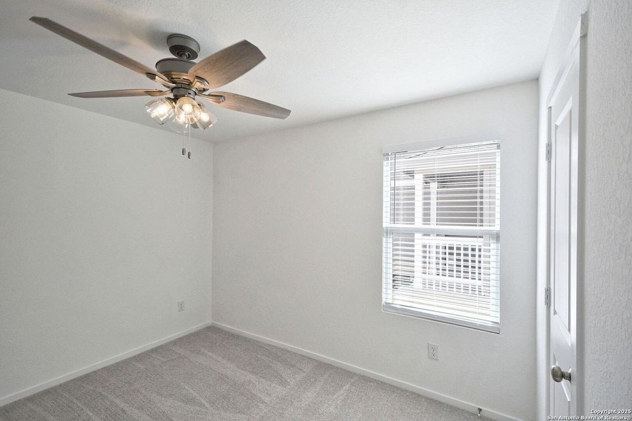 206 Charles Way - Photo 5 of 41