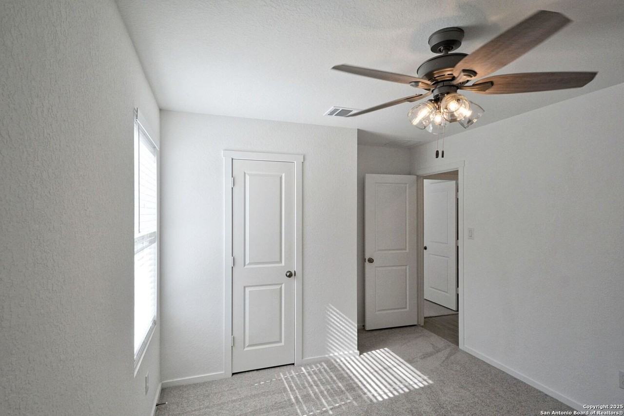 206 Charles Way - Photo 6 of 41